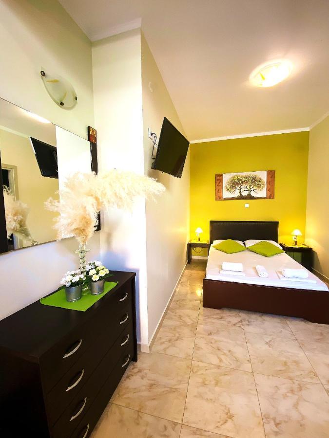 Elia Beach Modern Suites فلوغيتا المظهر الخارجي الصورة